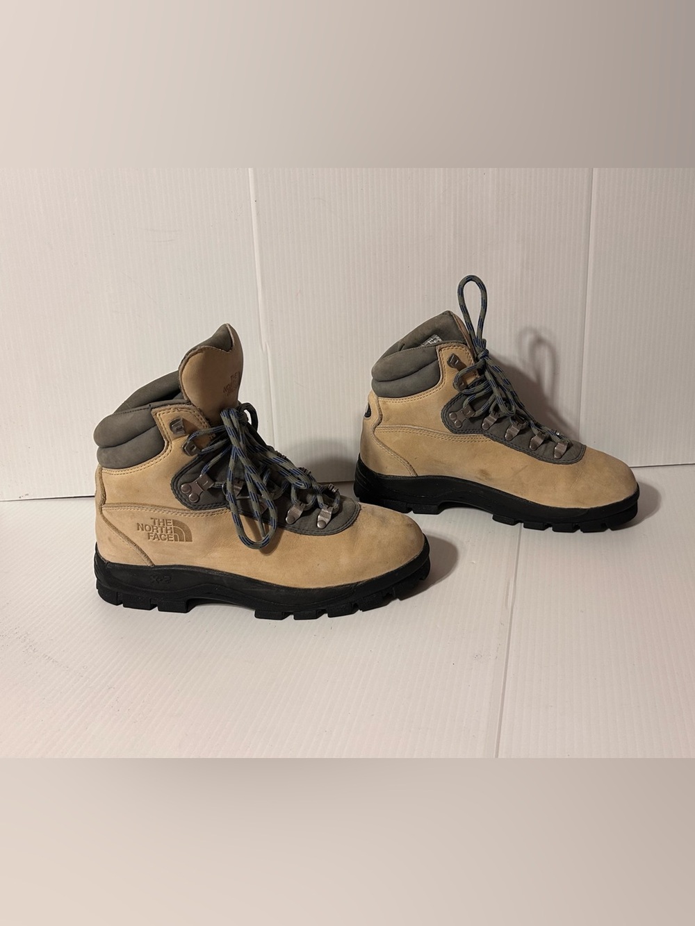The North Face beige leather hiking boot women’s size 9